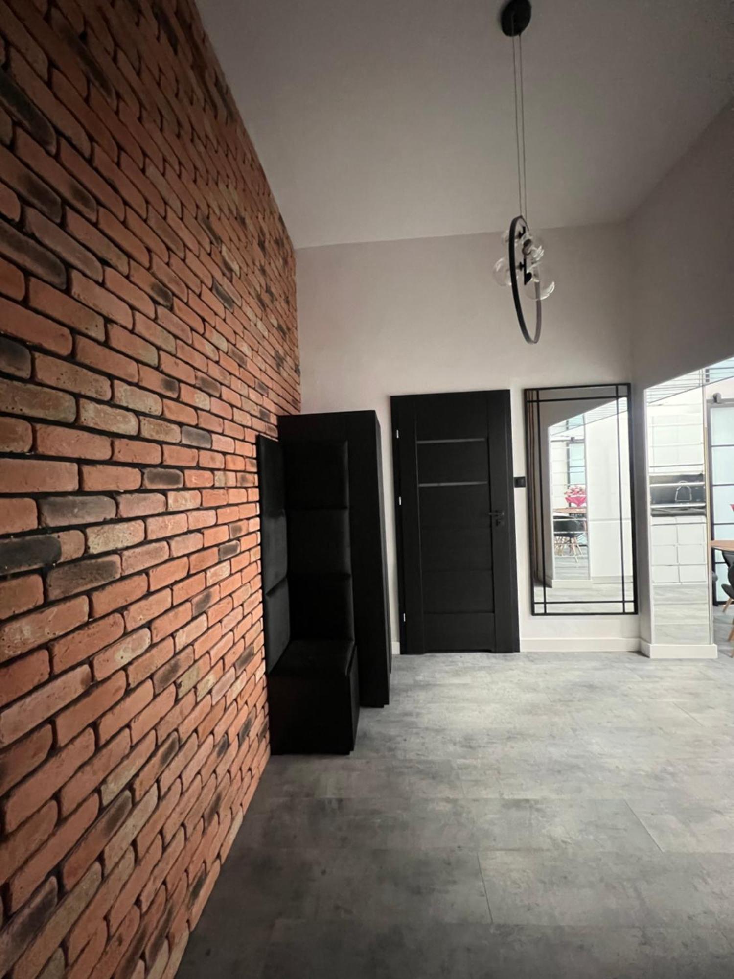 Loft W Centrum Z Jacuzzi Appartamento Breslavia